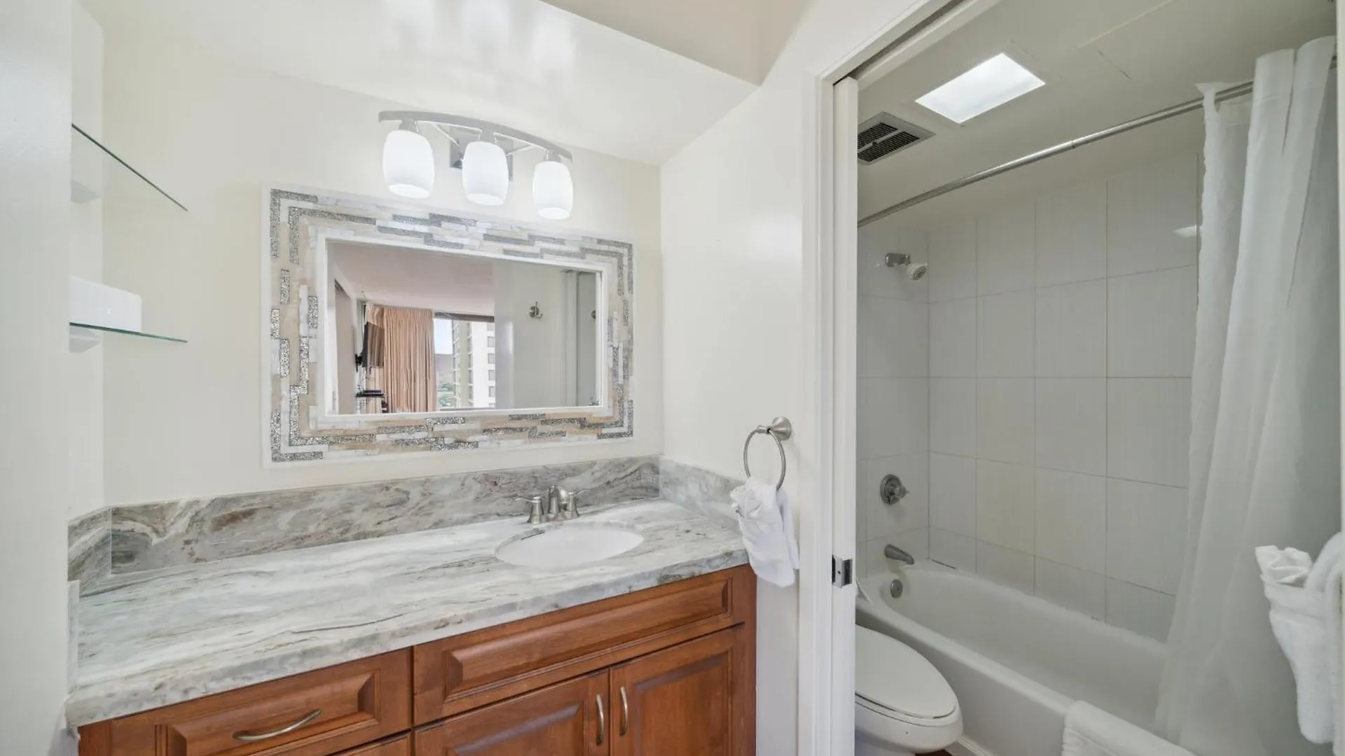 Апартаменты High Floor Oceanview Escape With Full Kitchen - Steps To Waikiki And Diamond Head Views, Free Parking Гонолулу 0*,