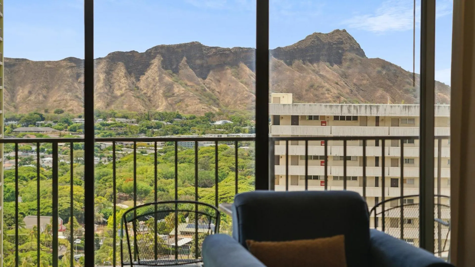 Апартаменты High Floor Oceanview Escape With Full Kitchen - Steps To Waikiki And Diamond Head Views, Free Parking Гонолулу США